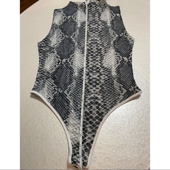 Rellamped Gray Snakeskin Print mesh Bodysuit sz M - Picture 4 of 8